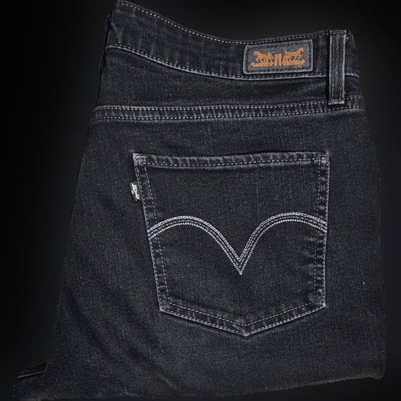 Black Levis with no tags.  In between a straight and skinny.  Waist is 17. - Picture 1 of 8
